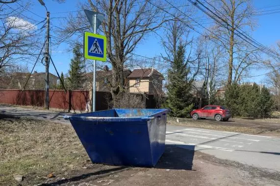 Акция чистоты на контейнерных площадках в Стрельне