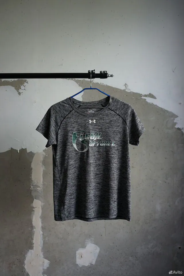 Футболка Under Armour HeatGear серая с принтом