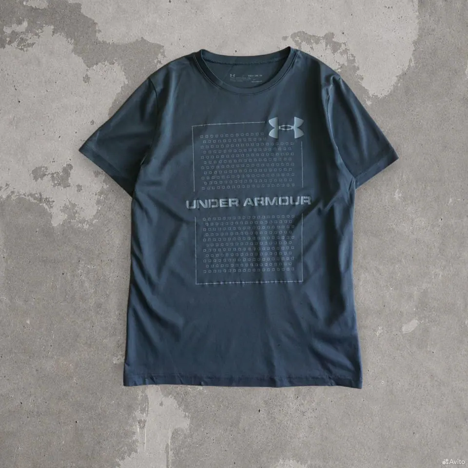 Футболка Under Armour серая с принтом