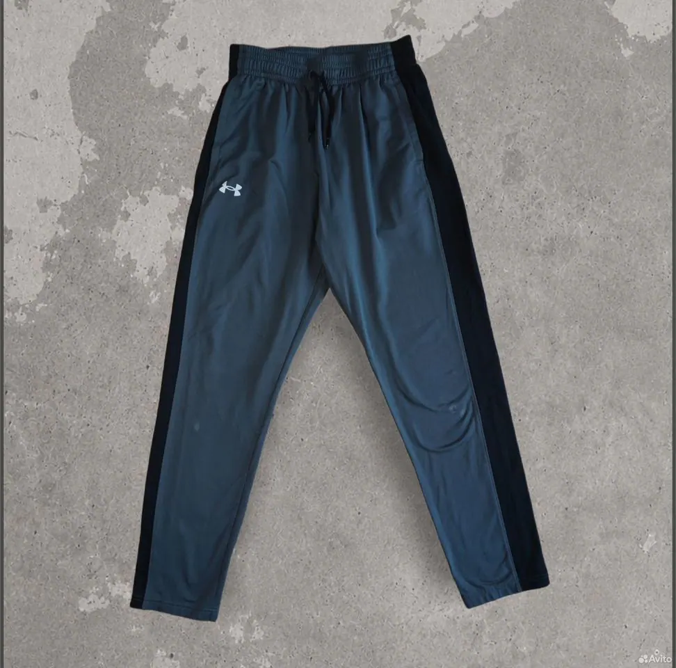 Брюки Under Armour серые спортивные с надписью