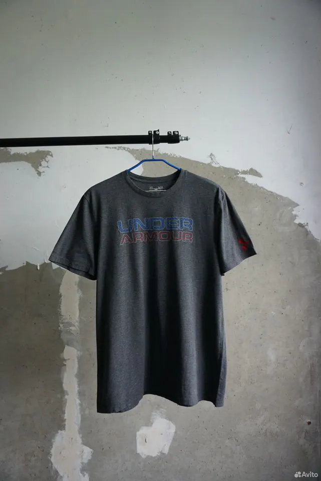 Футболка Under Armour серая с принтом