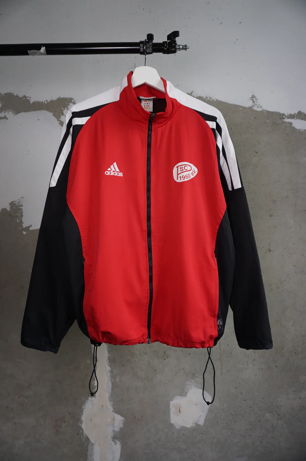 Adidas Куртка: вид спереди