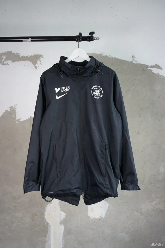 Куртка-ветровка Nike Shield чёрного цвета