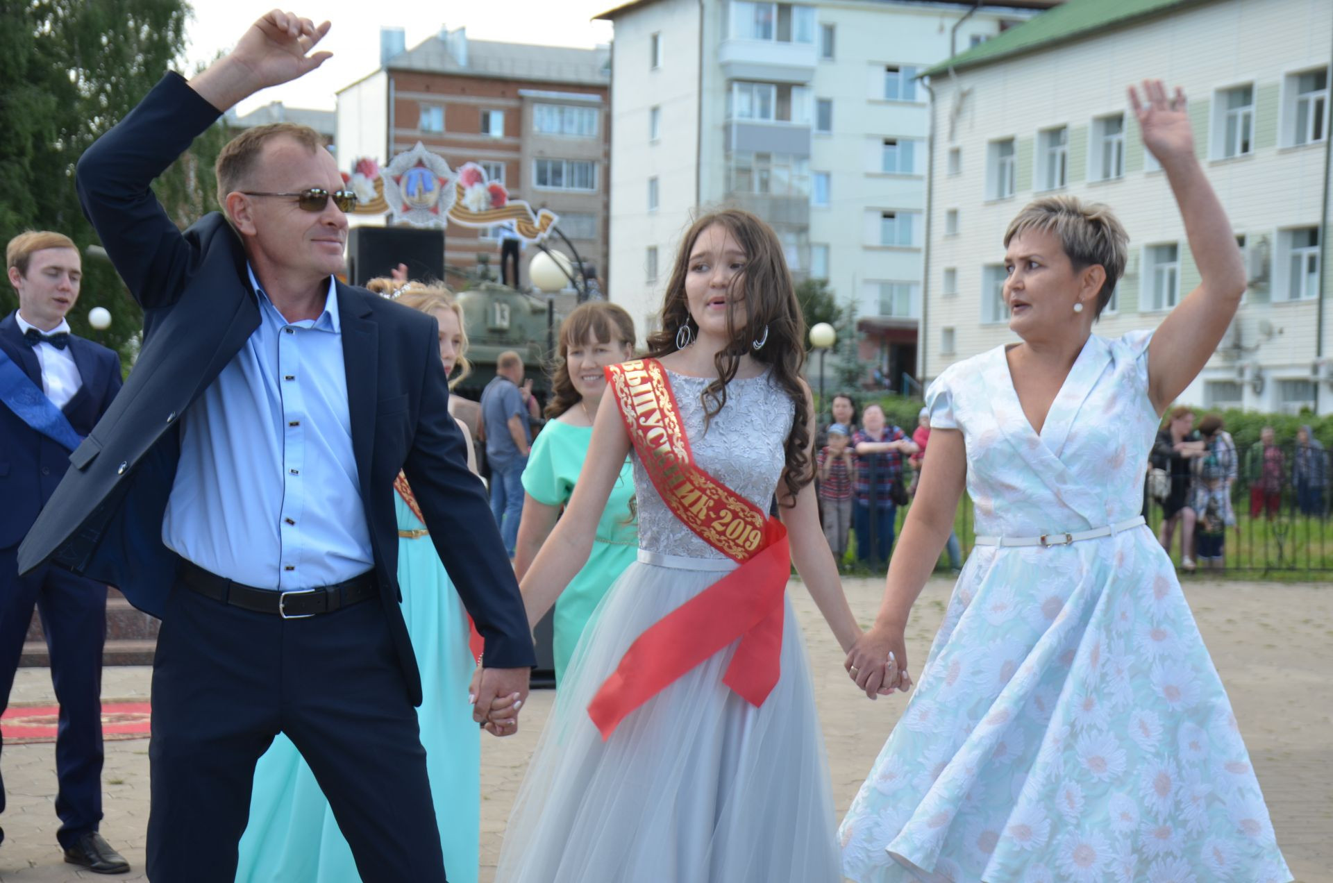 Песня на выпускной от родителей