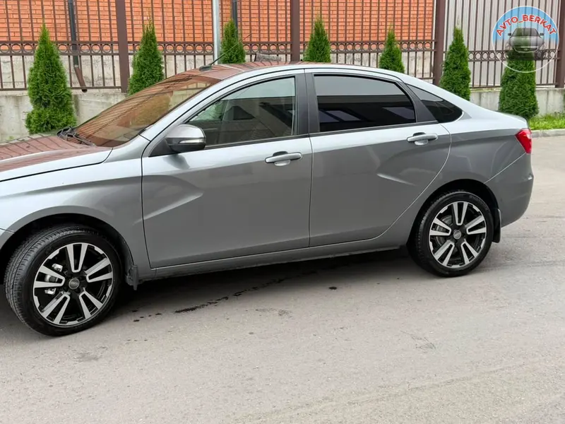 Продам Весту 2019 года .165000 пробег .Робот ,коробка без проблем