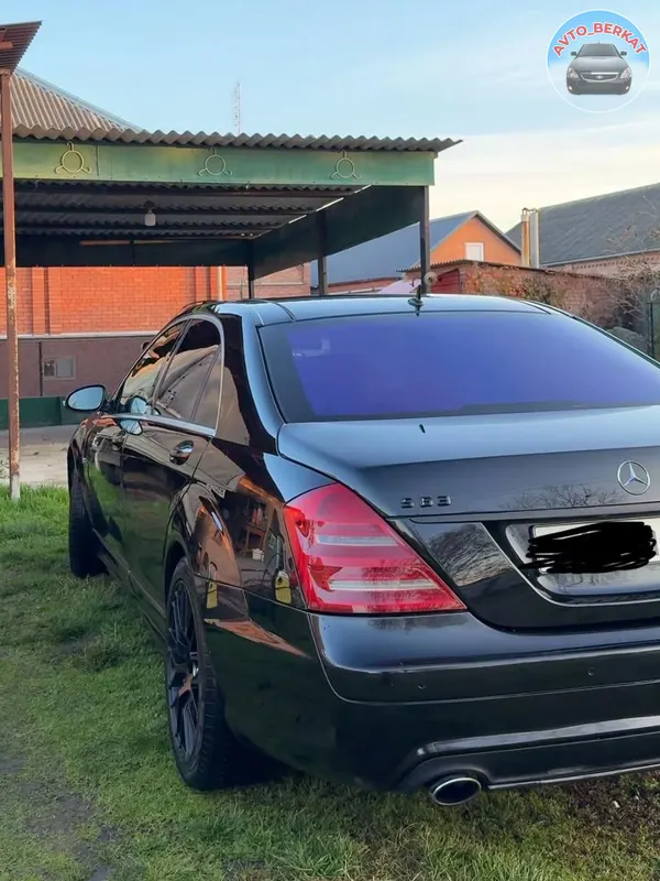 Предлагается к продаже автомобиль Mercedes-Benz S-класса (W221) 2007 года выпуска с двигателем объемом 5.5 литра.