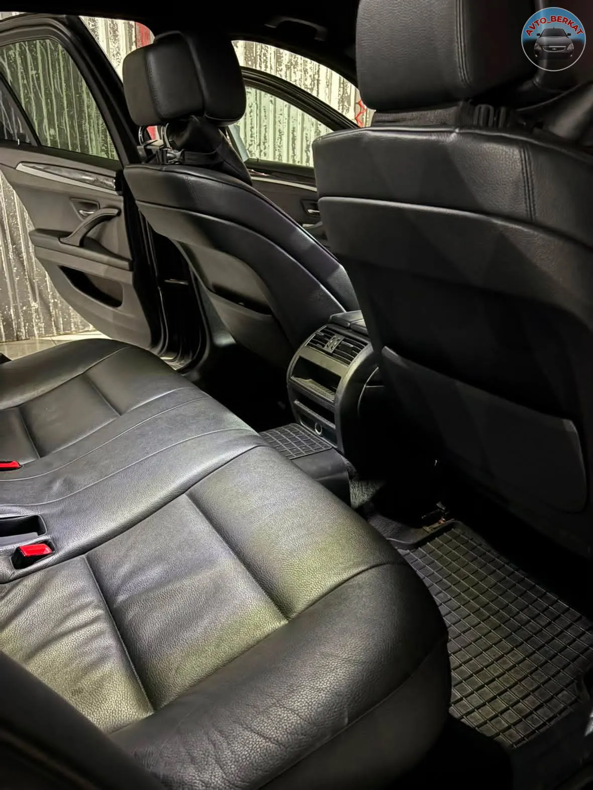 BMW F10 530 2012 года   Машина в отличном состоянии, объем 3.0. ( расход 8-12 литров)