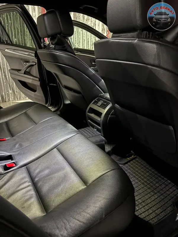 BMW F10 530 2012 года   Машина в отличном состоянии, объем 3.0. ( расход 8-12 литров)
