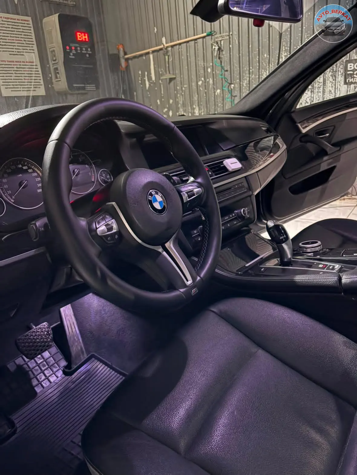 BMW F10 530 2012 года   Машина в отличном состоянии, объем 3.0. ( расход 8-12 литров)