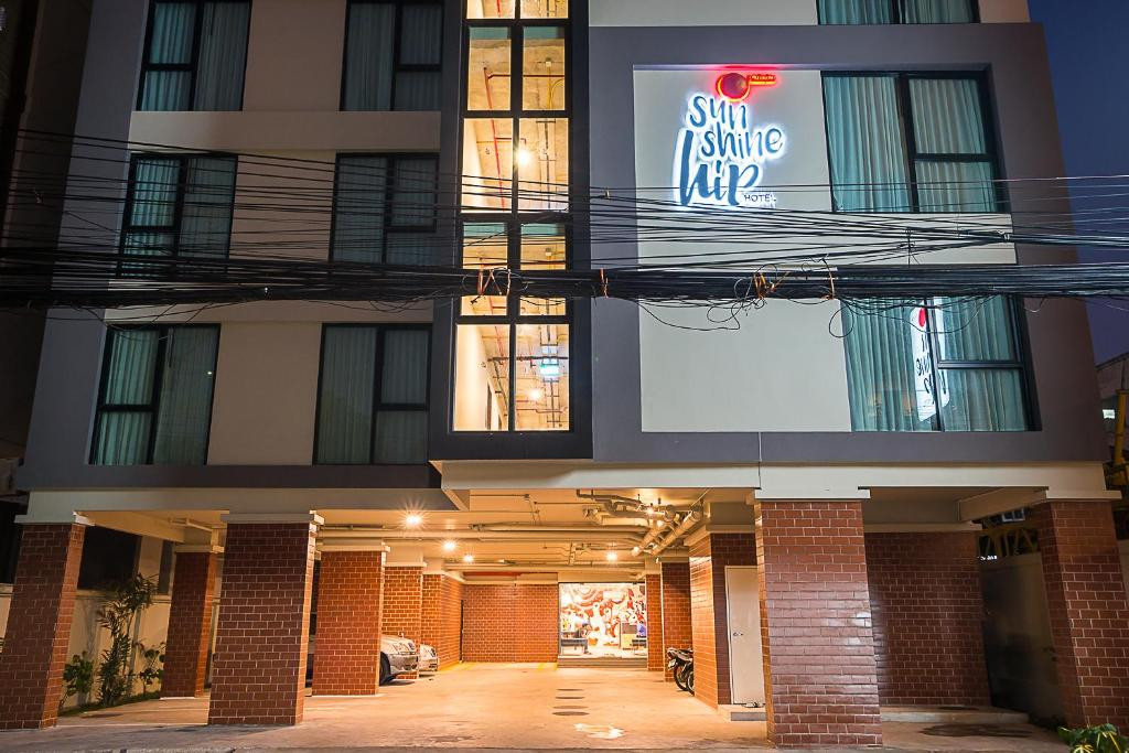 Sunshine Hip Hotel