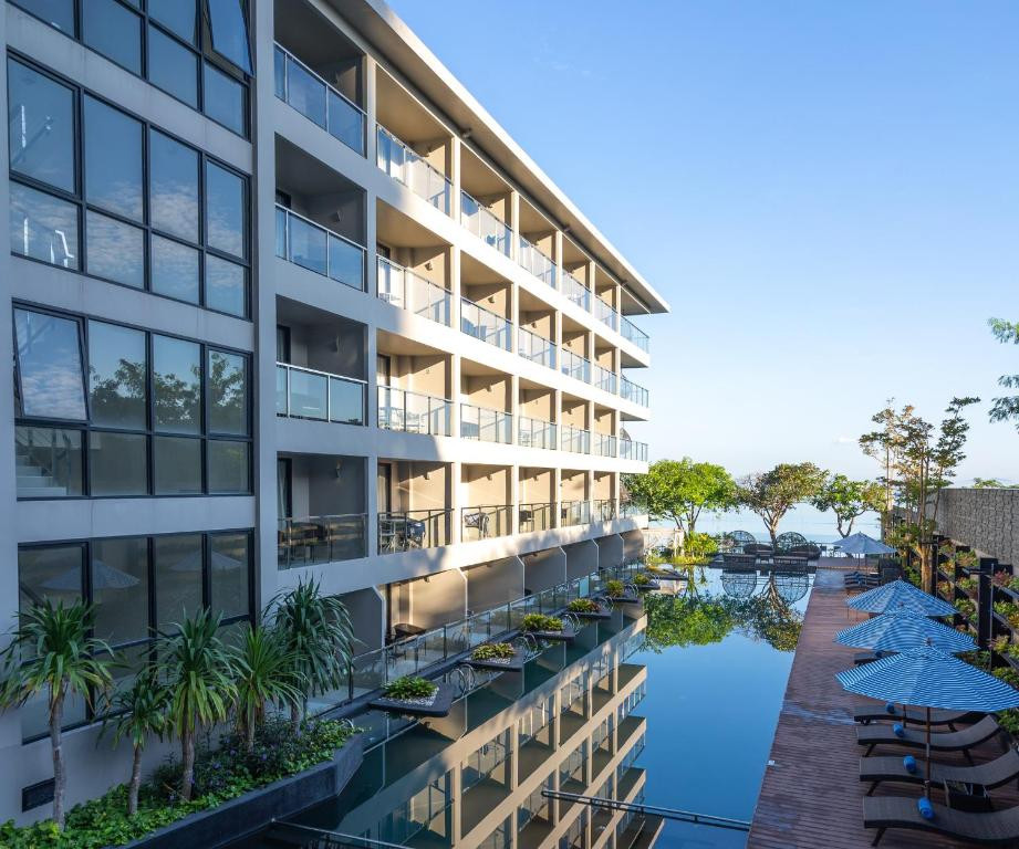 Mayaana Beach Resort (ex. Golden Tulip Pattaya Beach Resort)