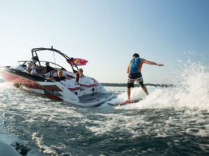 Вейкбодинг за катером MasterCraft