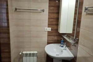 Трехместный с двуспальной кроватью и диваном