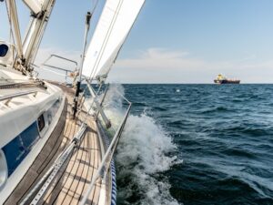 Техническое управление судном: надежная эксплуатация и заработок на морских экскурсиях Техническое управление судном: надежная эксплуатация и заработок на морских экскурсиях