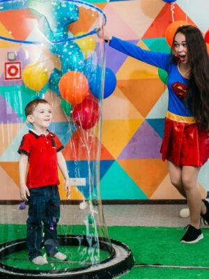 Заказное шоу гигантских мыльных пузырей Заказное шоу гигантских мыльных пузырей