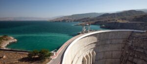 Экскурсия на катере по Чиркейскому водохранилищу. Маршрут Чиркейская ГЭС.