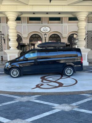 Трансфер на минивене Mercedes с багажником на крыше Трансфер на минивене Mercedes с багажником на крыше