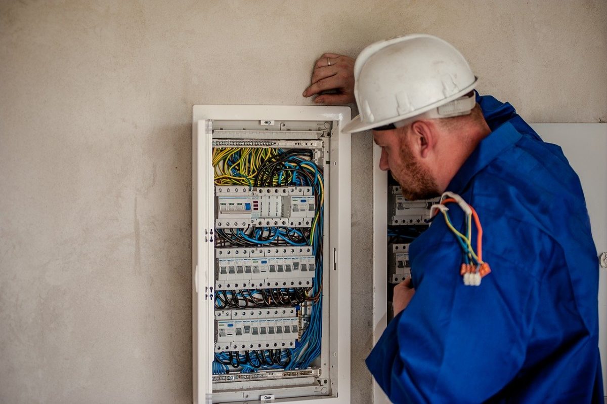 electrician-2755683_1280 Ремонт