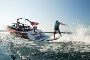 Вейкбодинг за катером MasterCraft