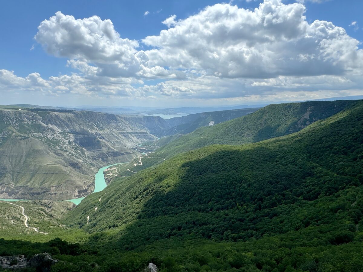 Сулакский каньон, Бархан и пещера Нохъо — на джипе за один день