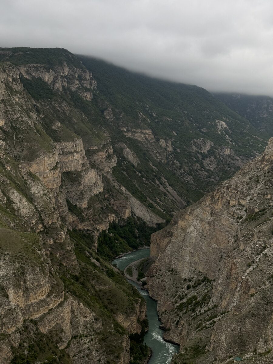 Сулакский каньон, Бархан и пещера Нохъо — на джипе за один день