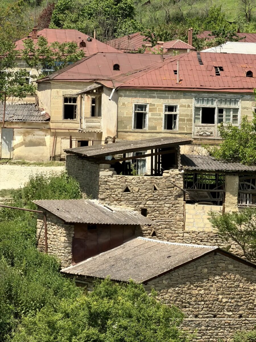 Из Дербента — к древней крепости, Хучнинскому водопаду и экраноплану «Лунь» (всё включено)