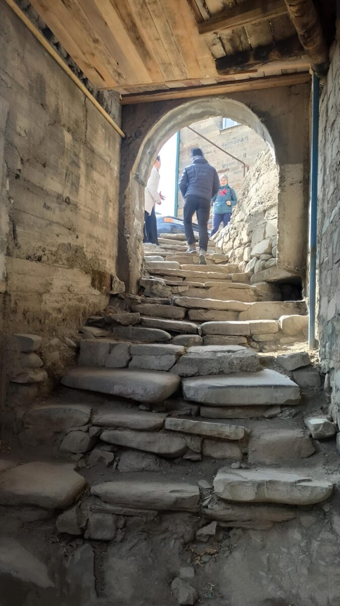 Горы, село Ахты и термальные источники