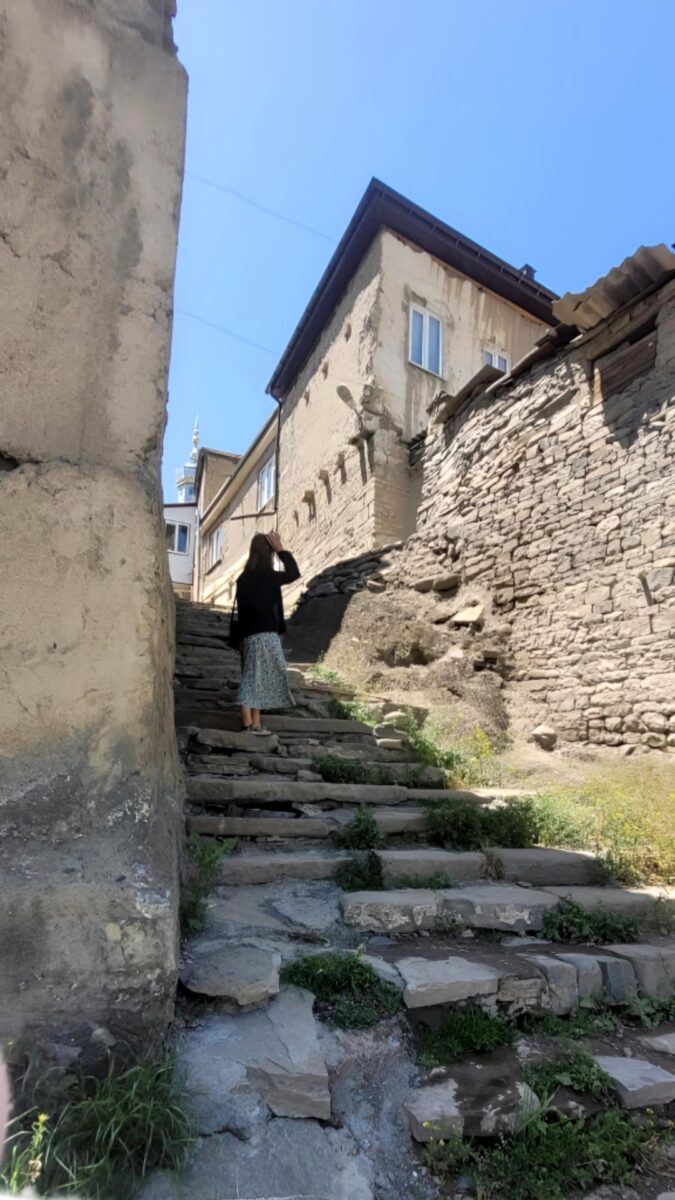 Горы, село Ахты и термальные источники