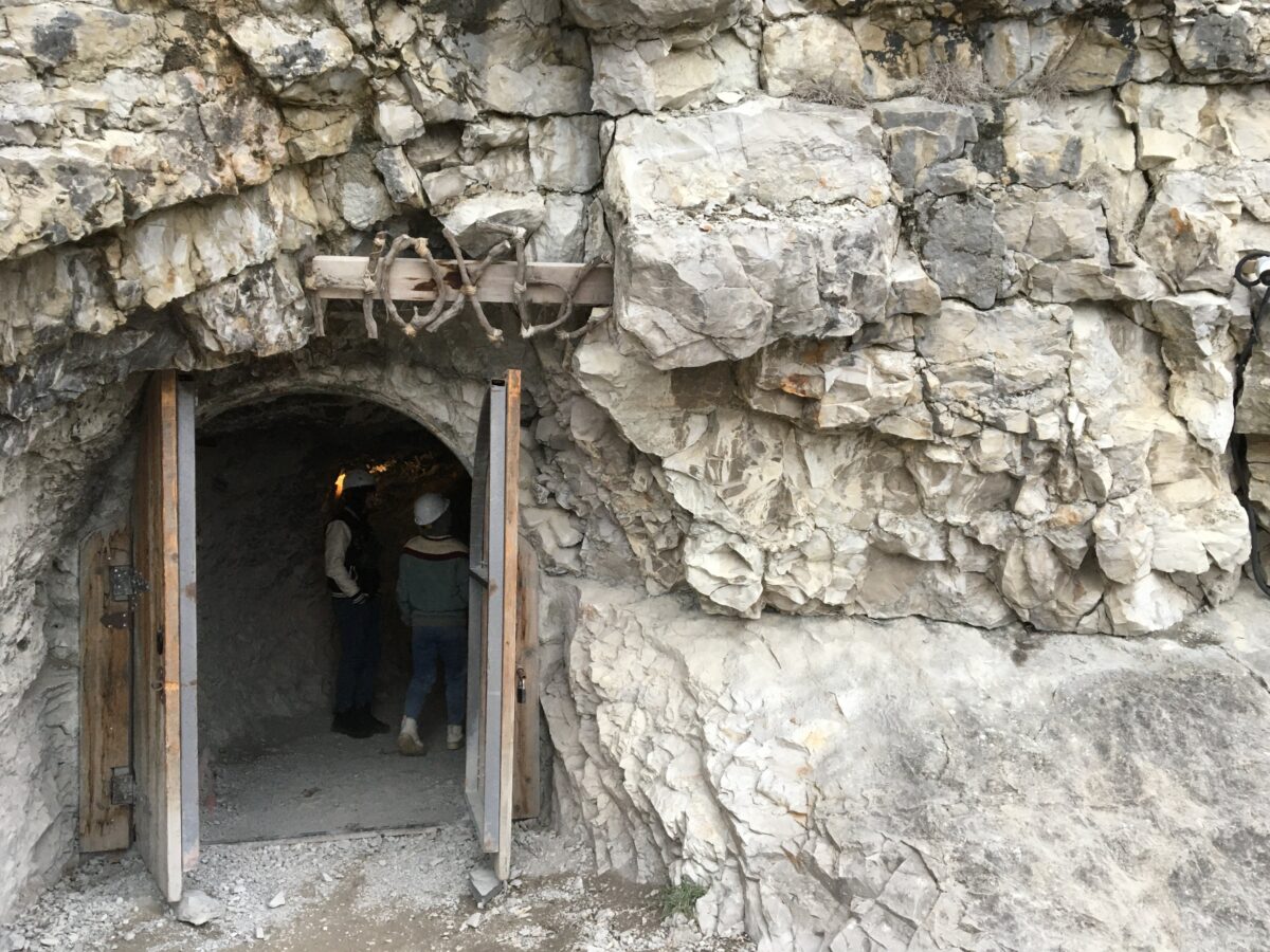 Из Махачкалы — к Сулакскому каньону и бархану Сарыкум