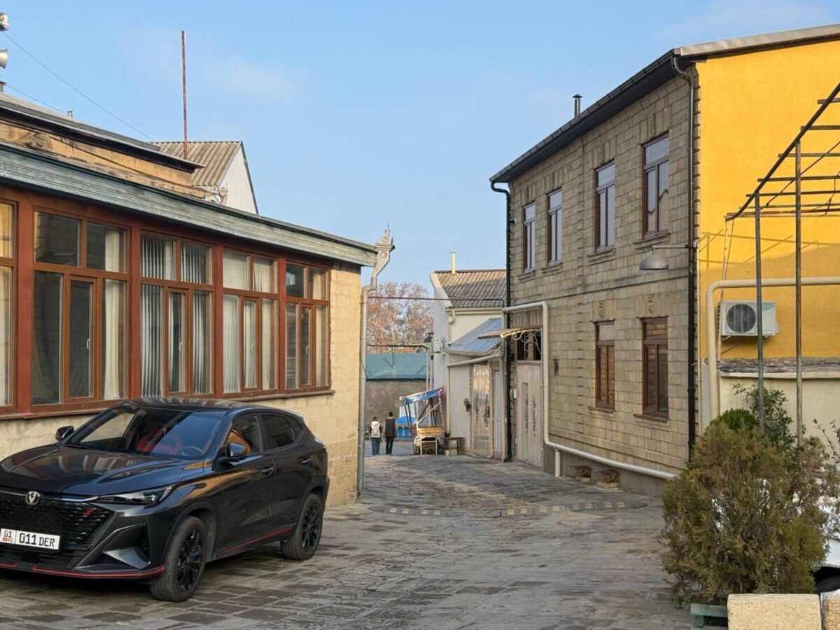 По Дербенту — с местным жителем