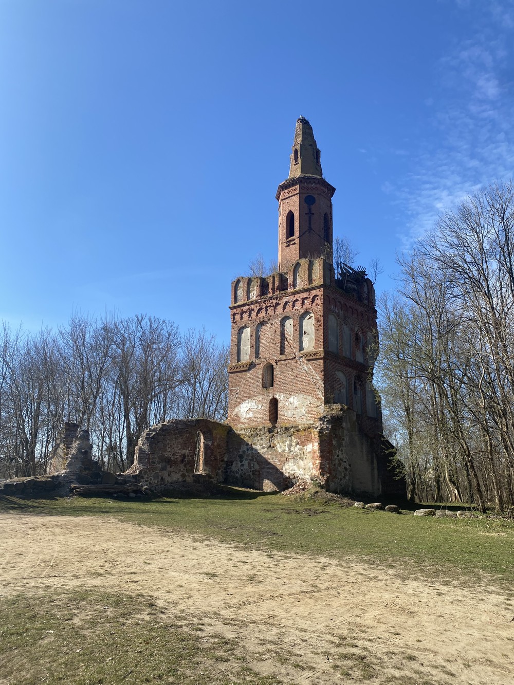 Из Калининграда на юг: кирхи, городки и заброшенная лечебница