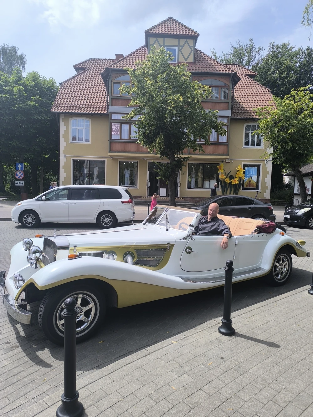 По Светлогорску на ретро-каре: громко, весело и с ветерком