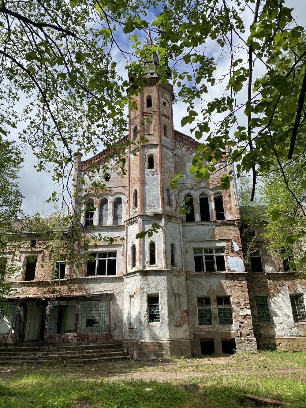 Из Калининграда на юг: кирхи, городки и заброшенная лечебница