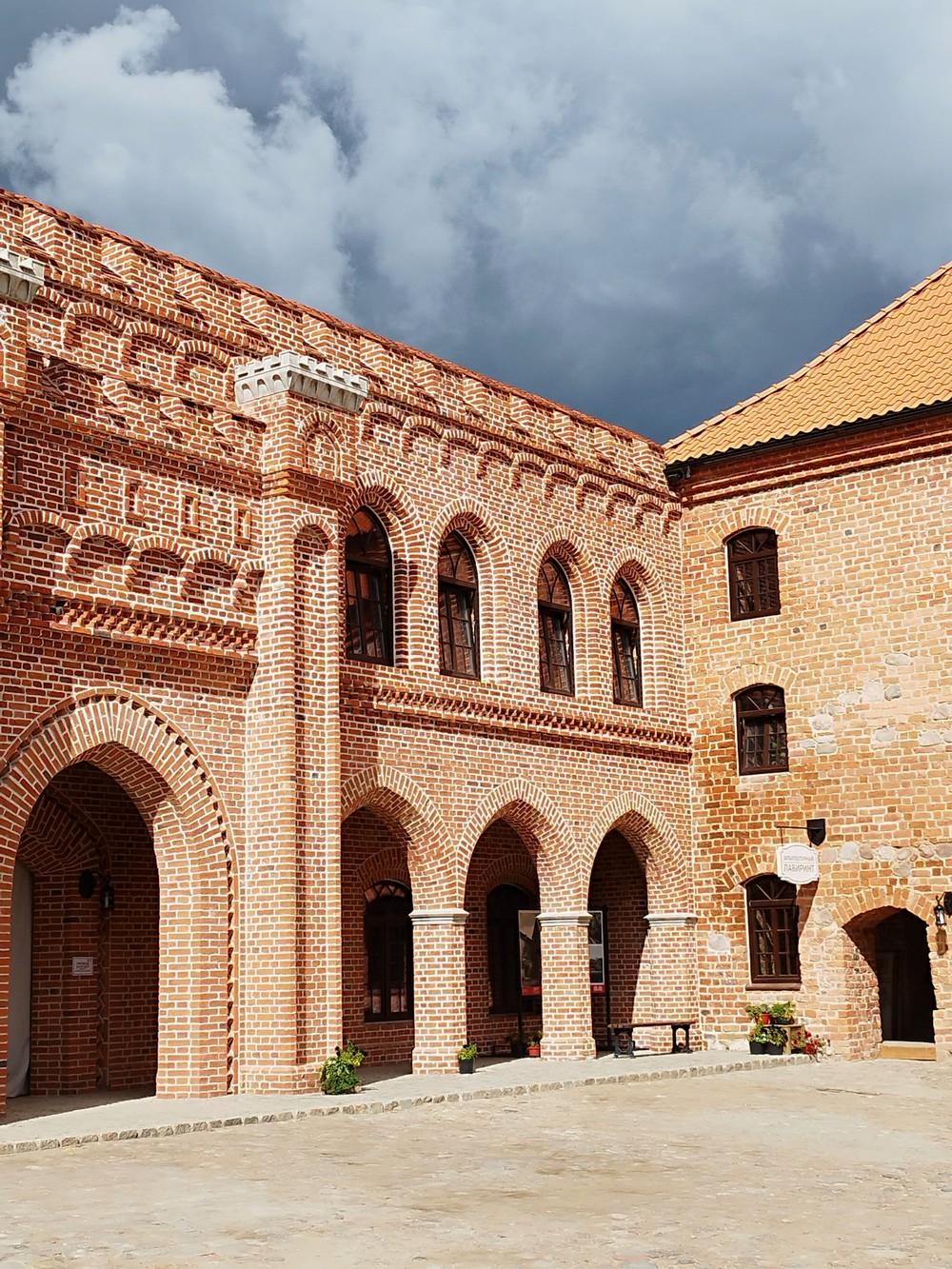 Поездка к замкам Нойхаузен, Вальдау, Тапиау из Калининграда