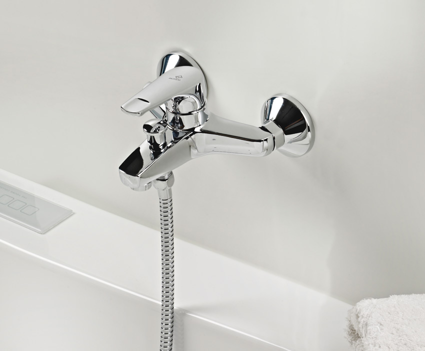 Смеситель Mofem Junior Evo 202 151-0063-00 для ванны с душем с душевым набором