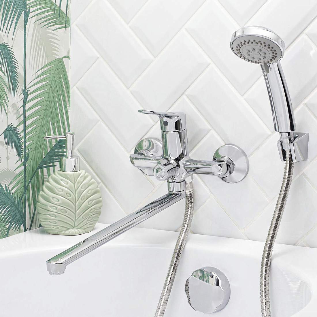 Смеситель для ванны с душем BOOU B8290-18F хром