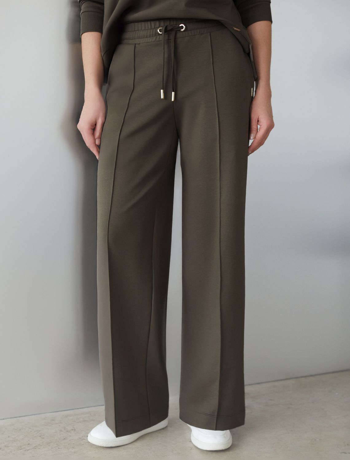 картинка Брюки женские хаки от магазина Одежда+