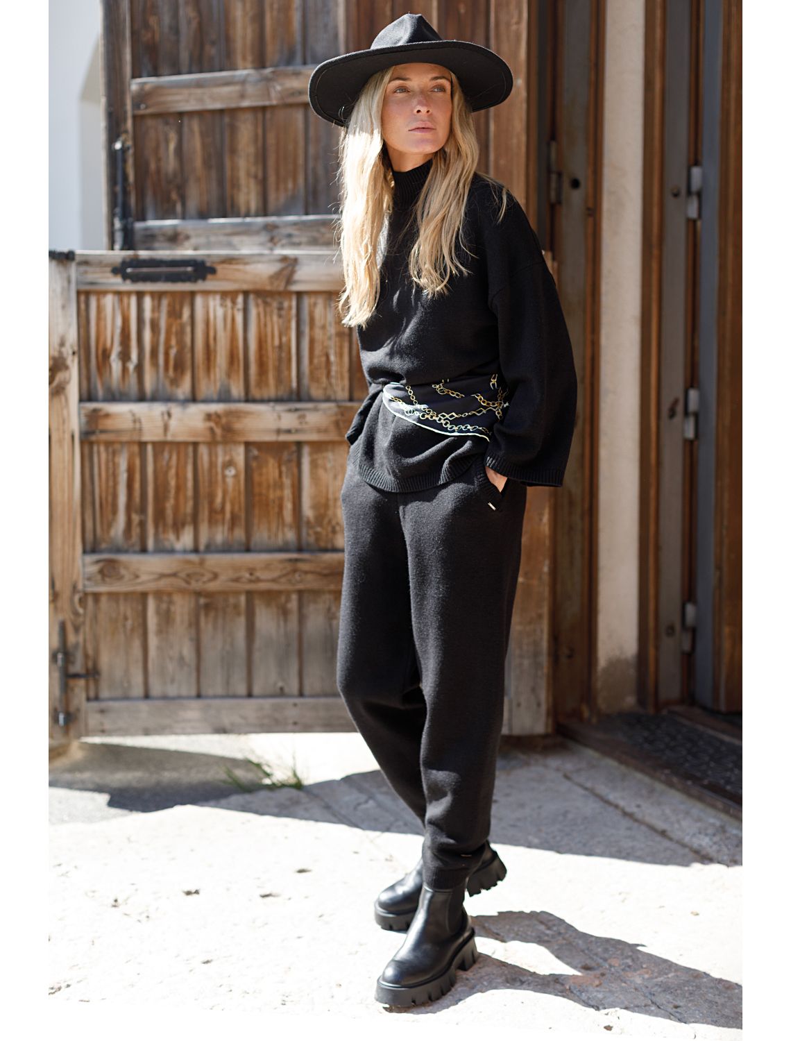 картинка Брюки женские черный магазин Одежда+ являющийся официальным дистрибьютором в России 