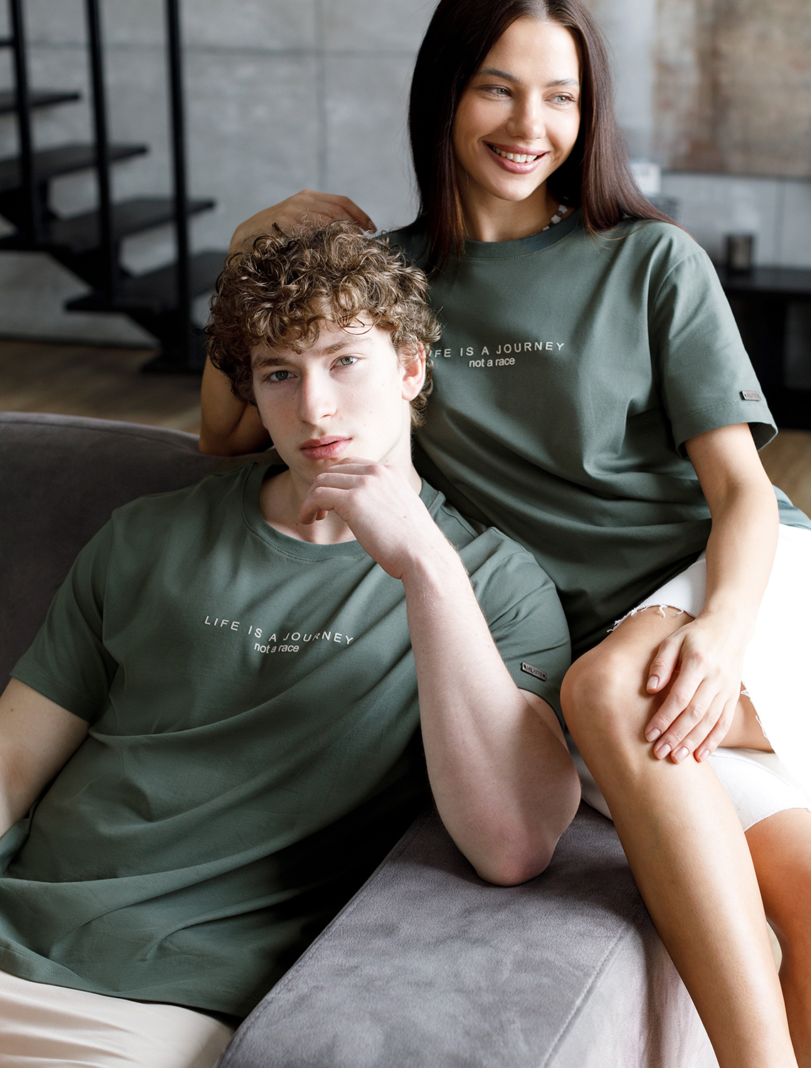 картинка Футболка мужская т.оливковый_journey от магазина Одежда+