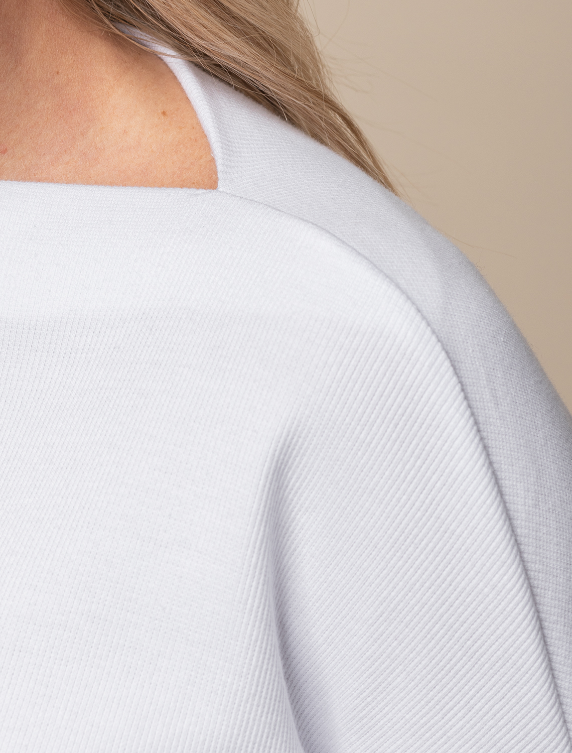 картинка Джемпер женский белый магазин Одежда+ являющийся официальным дистрибьютором в России 