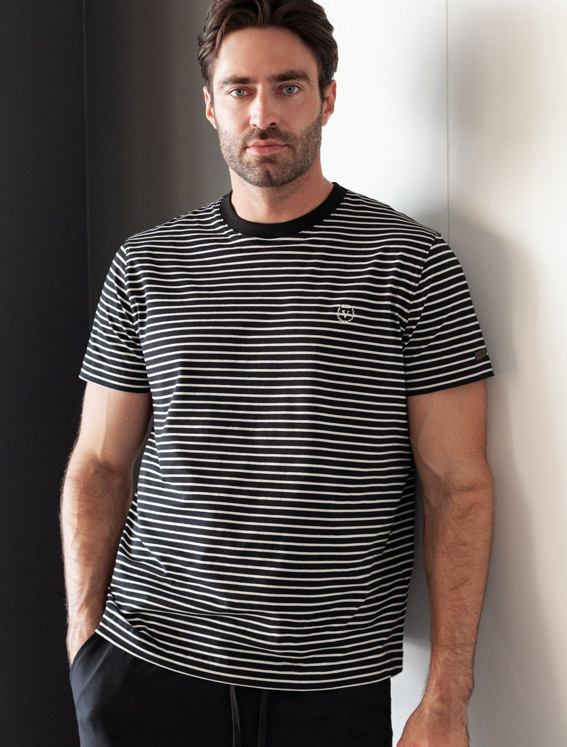 картинка Футболка мужская черный-белый от магазина Одежда+