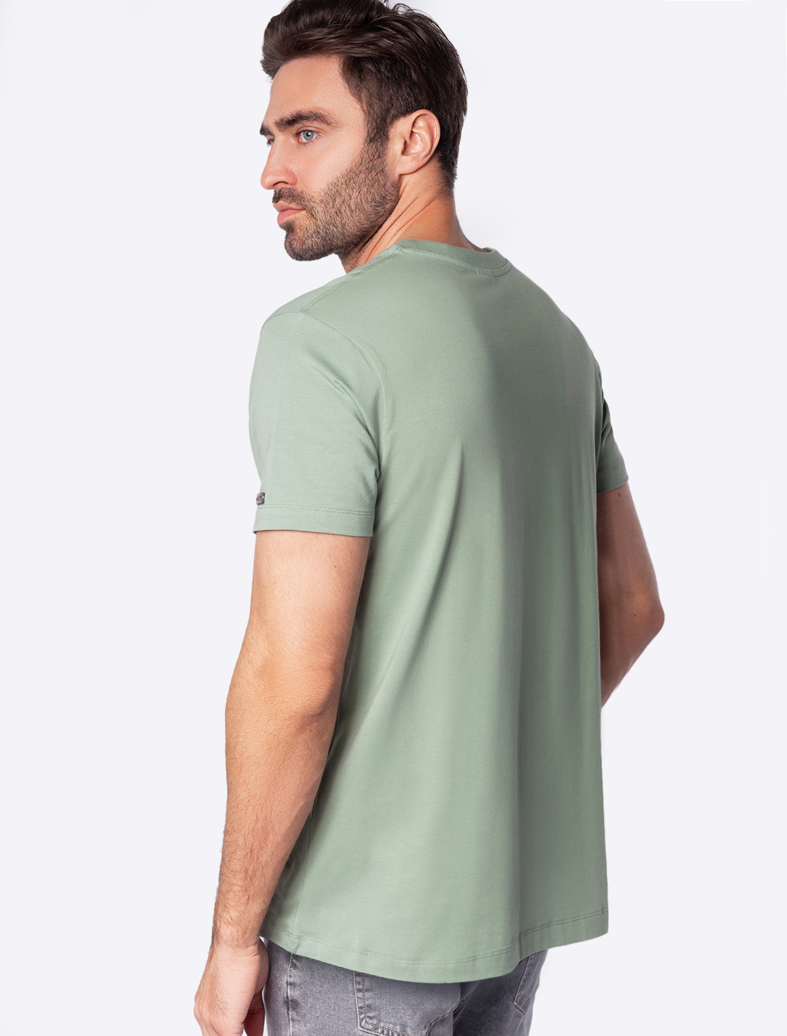 картинка Футболка мужская св.оливка_varsity от магазина Одежда+