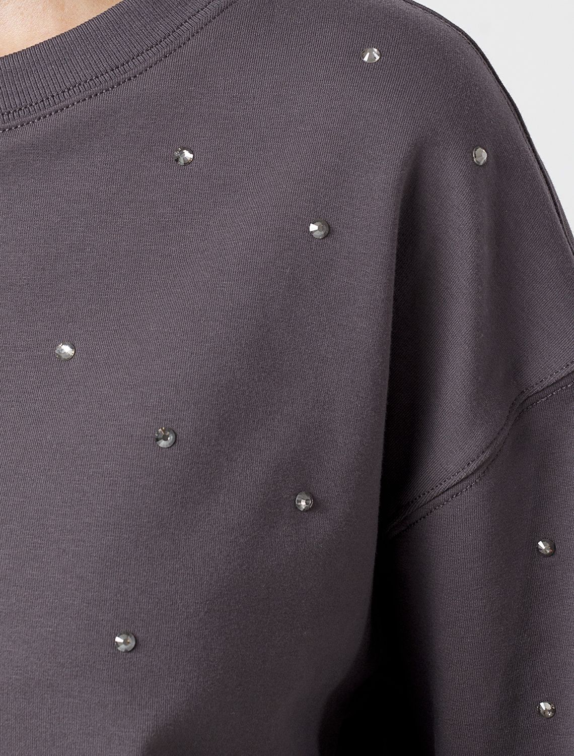 картинка Джемпер женский т.серый_стразы магазин Одежда+ являющийся официальным дистрибьютором в России 