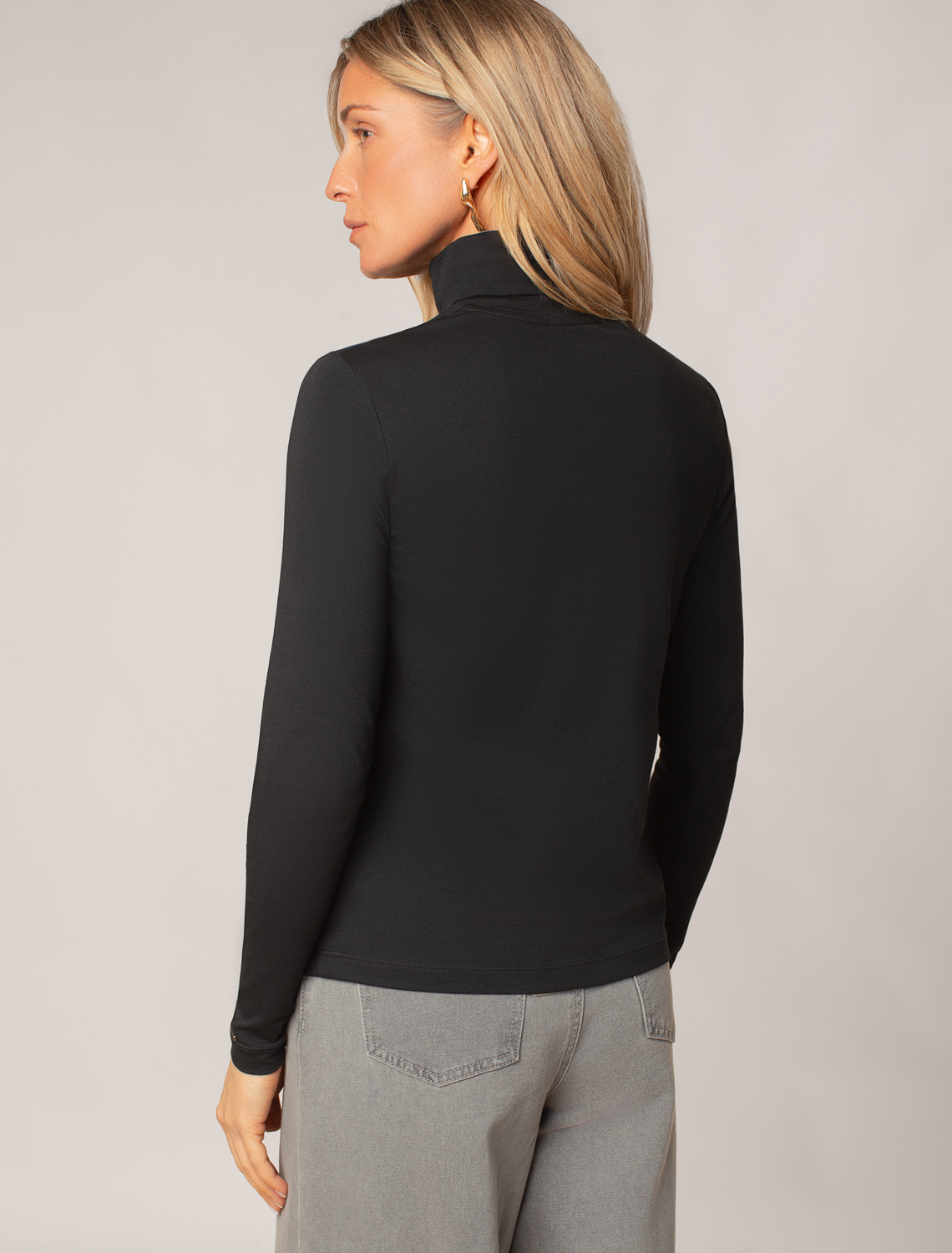 картинка Джемпер женский черный от магазина Одежда+