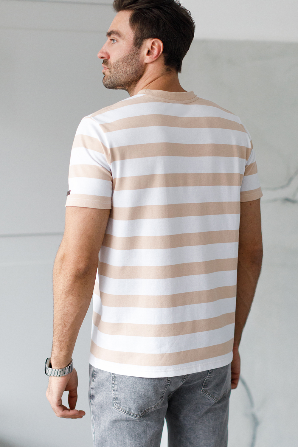 картинка Футболка мужская бежевый-белый от магазина Одежда+