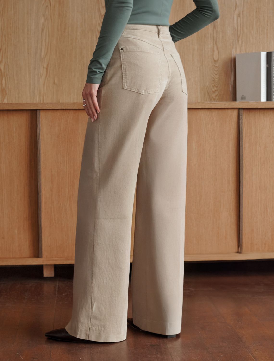 картинка Брюки женские светло-бежевый магазин Одежда+ являющийся официальным дистрибьютором в России 