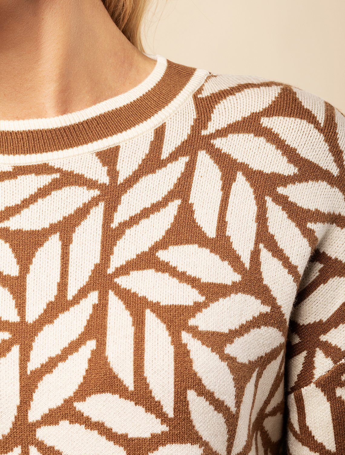 картинка Платье вязаное женское карамельный-бежевый магазин Одежда+ являющийся официальным дистрибьютором в России 