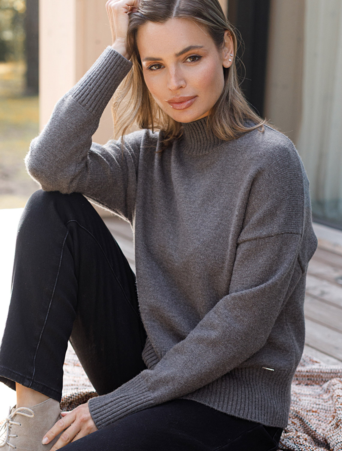 картинка Свитер женский темно-серый меланж от магазина Одежда+