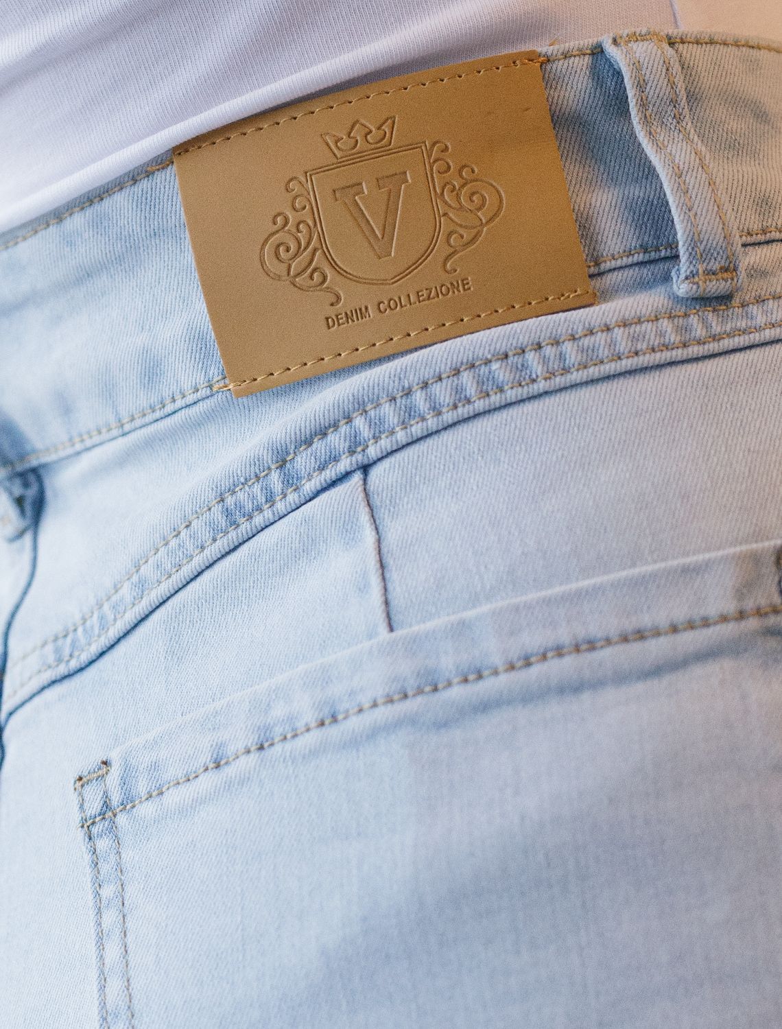 картинка Джинсы женские светло-голубой магазин Одежда+ являющийся официальным дистрибьютором в России 