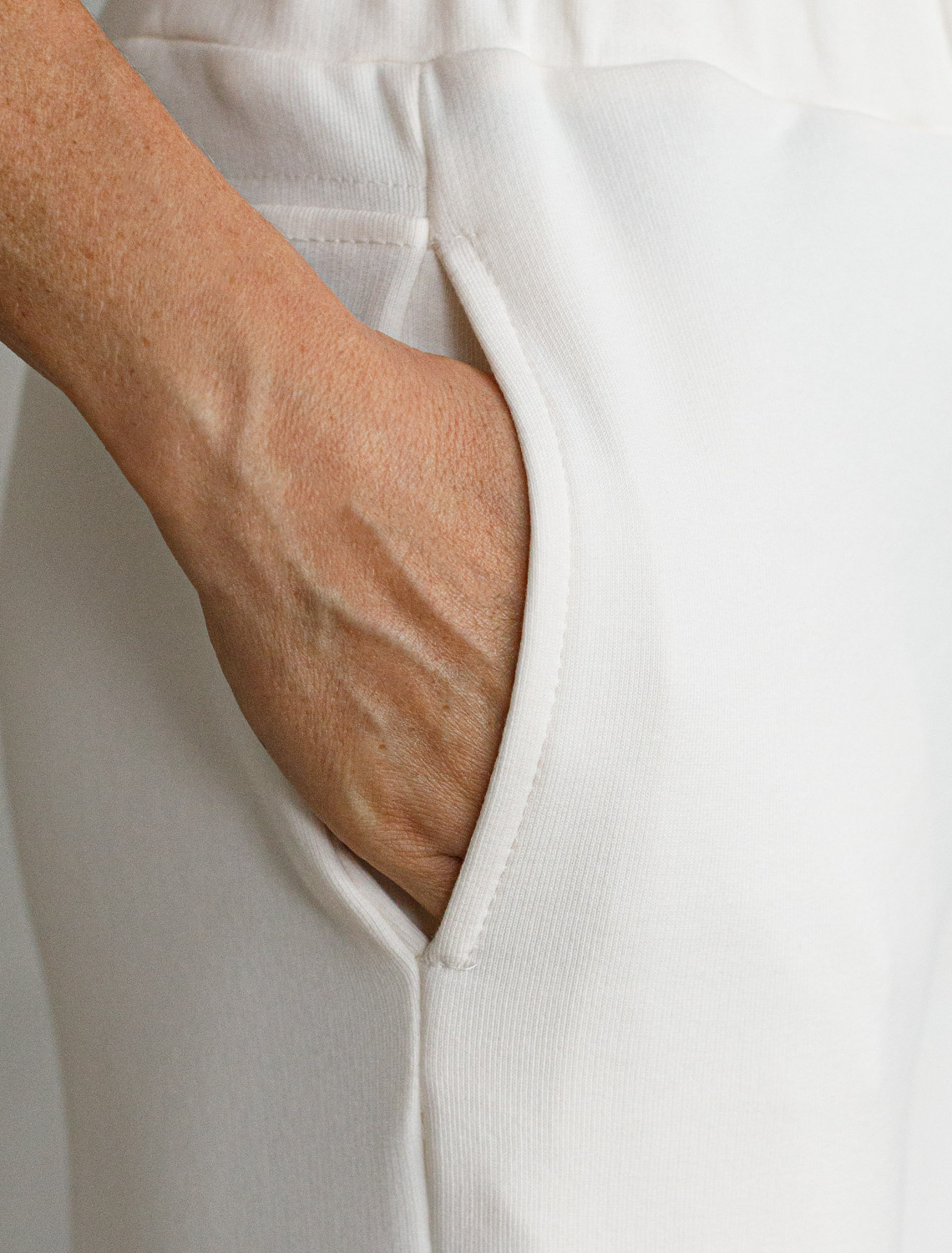 картинка Брюки женские молочный от магазина Одежда+